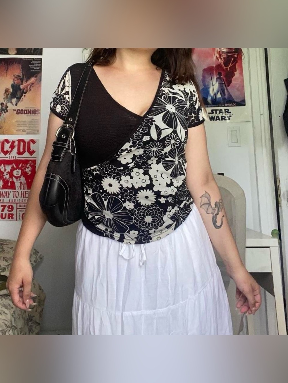 Vintage 90’s Black and white floral V-neck short sleeve wrap mesh style top